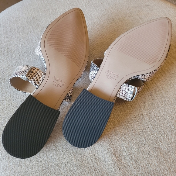Able Snakeskin Look Leather Flats Slides Mules Gray Black Cream Size 7.5 New - Picture 6 of 6